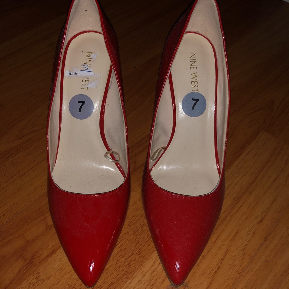Red heels 👠